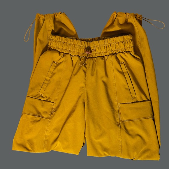 Fabletics Warm Olive Eleanor Cargo Track Pants - Picture 5 of 8